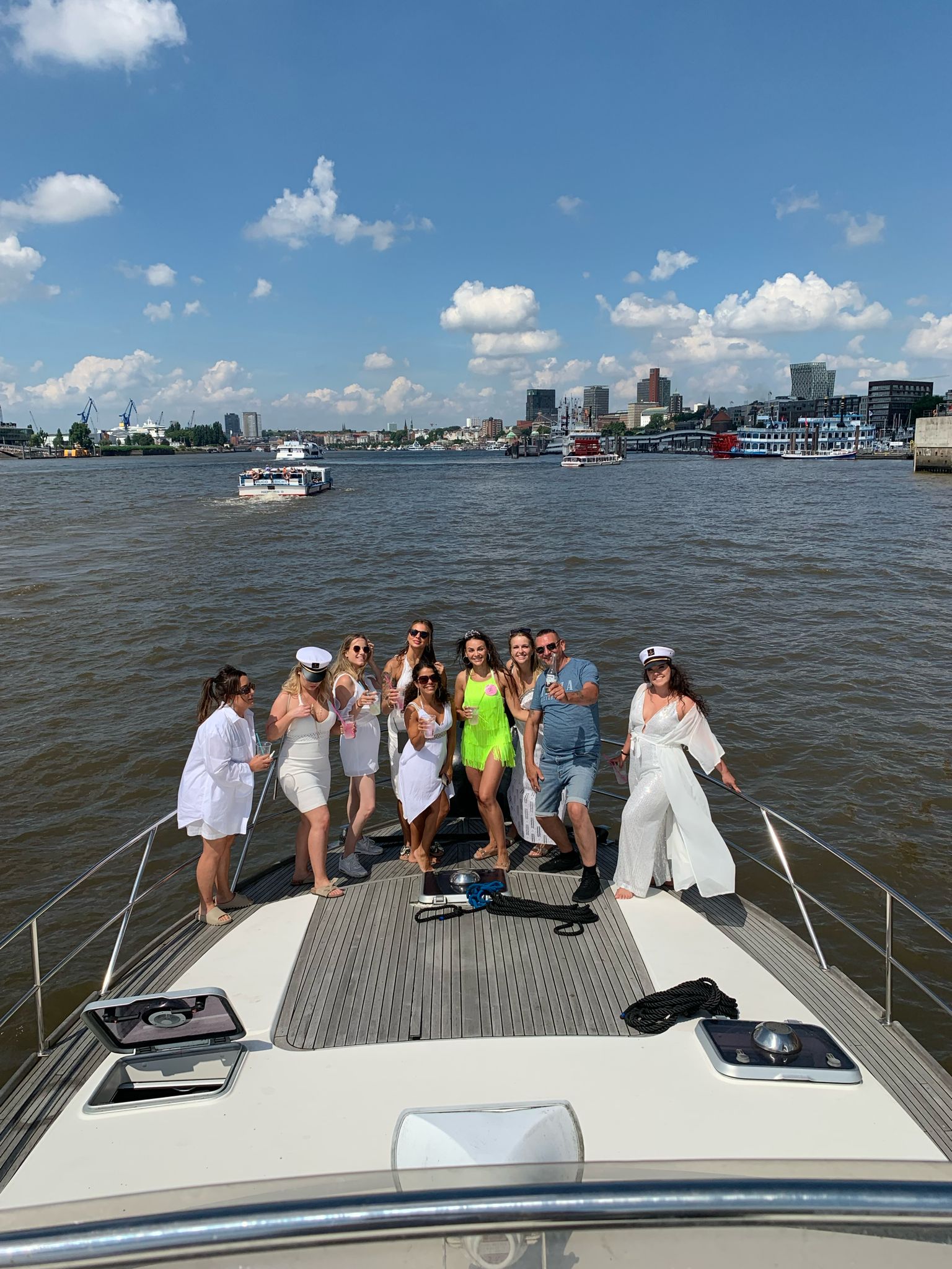 Gruppenbild auf dem Boot (Party)